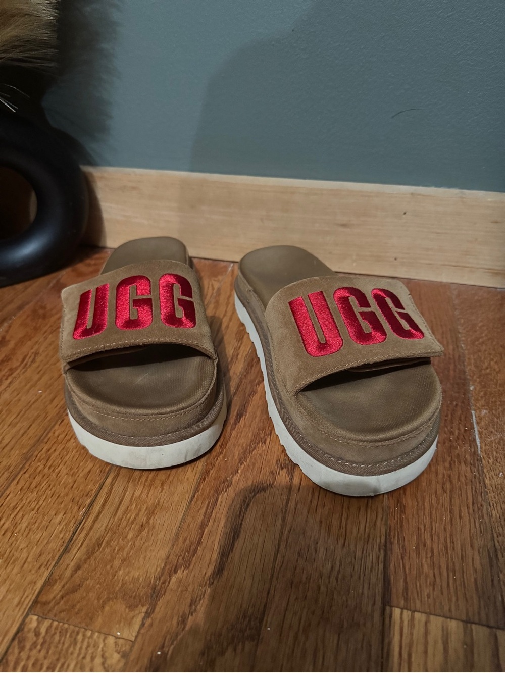 UGG platform slides 38/7